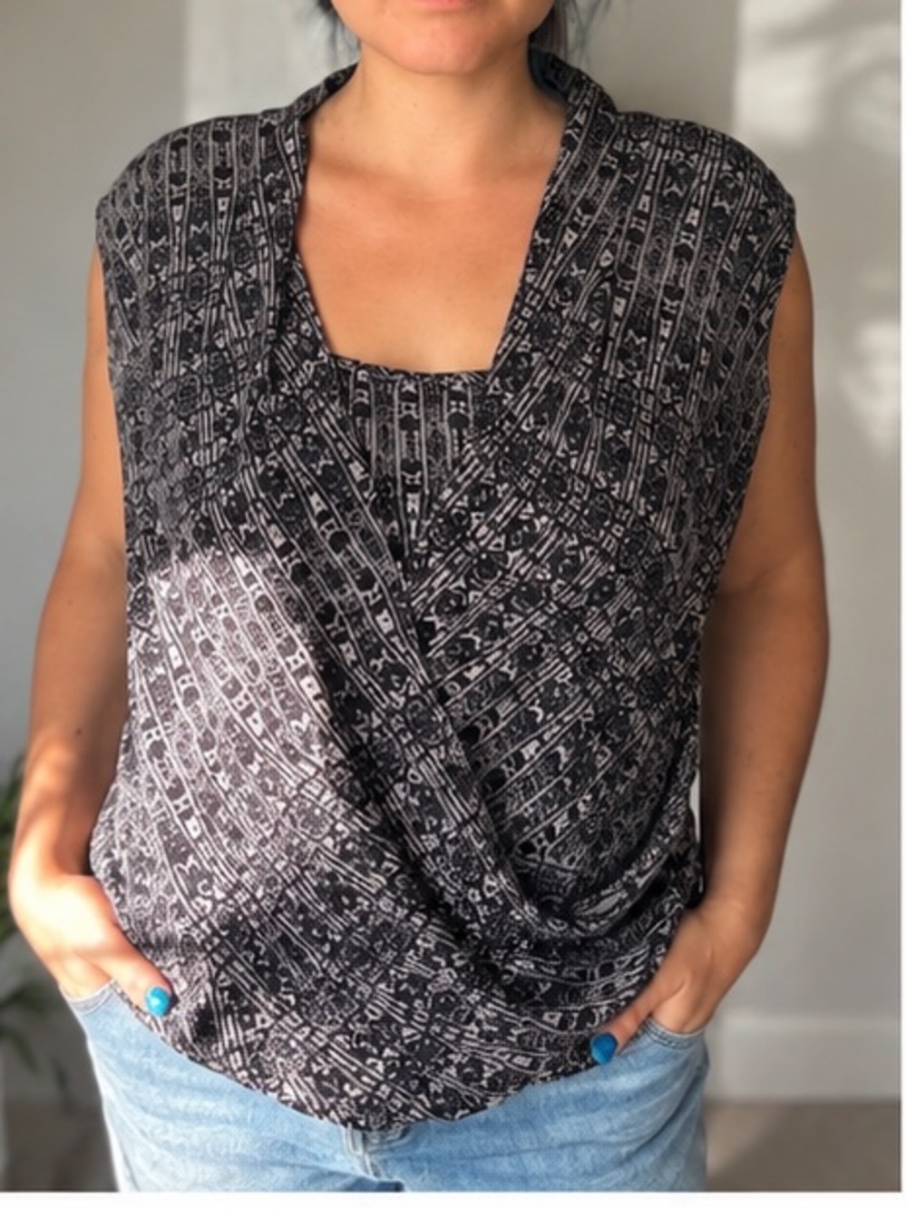 New York & Company Black and Gray Patterned Draped Sleeveless Camisole